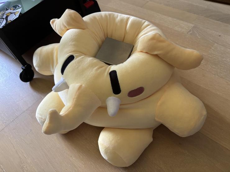 the mastodon plushie is completely squished by a small tungsten cube (5kg)
the head is entirely cratered